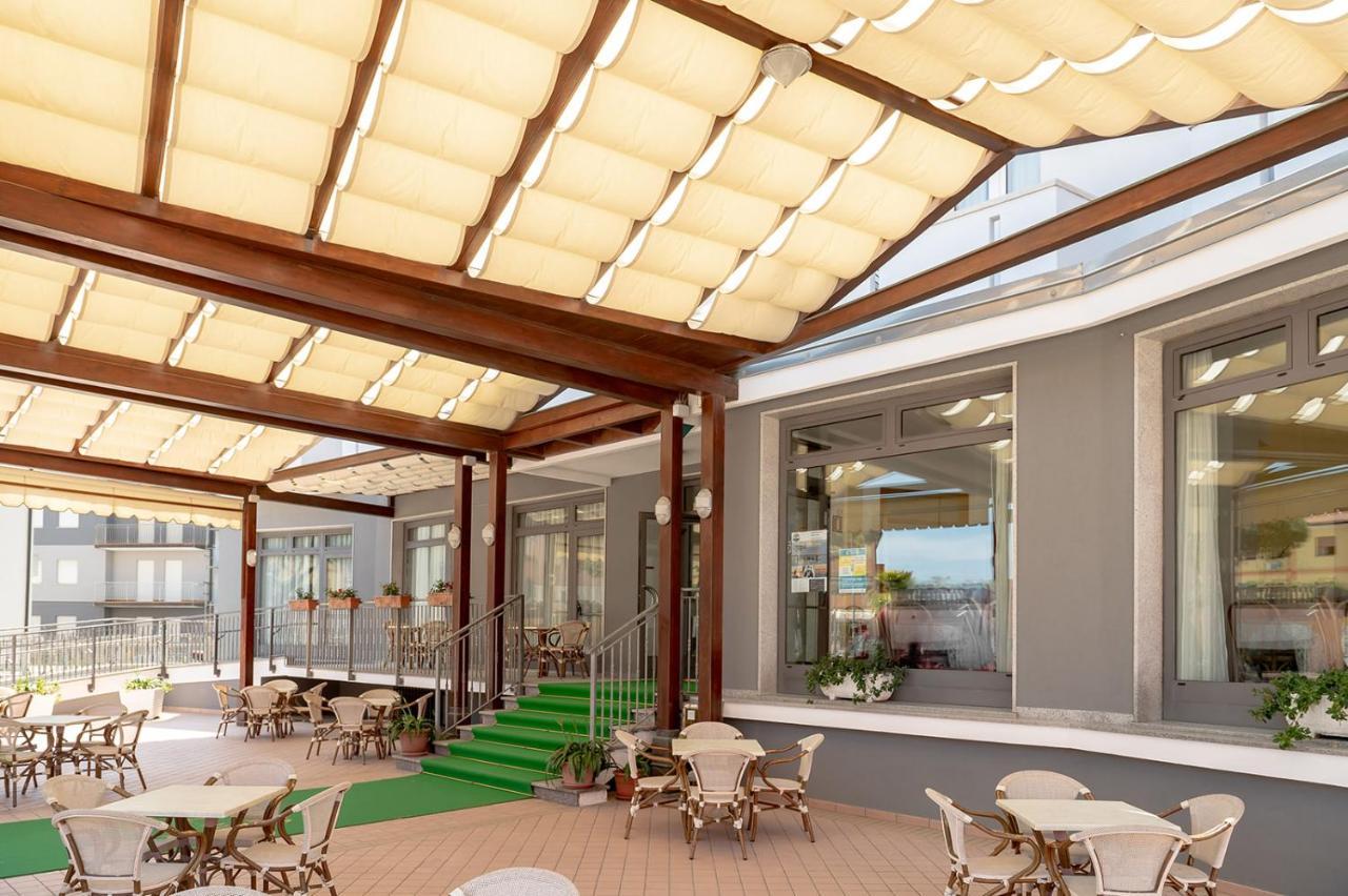 Hotel Milan Rosolina Mare Exterior foto