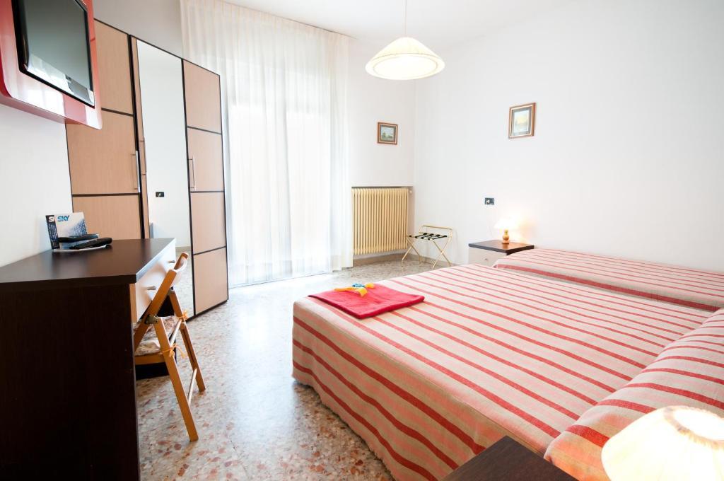 Hotel Milan Rosolina Mare Zimmer foto